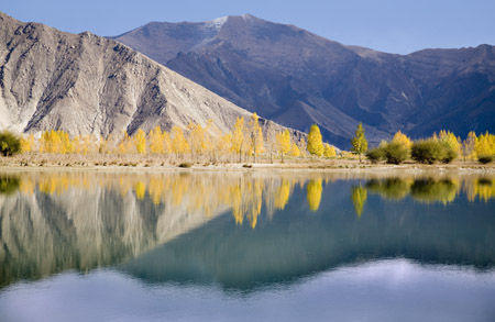 Mirror lake on the road to Lhasa Tibet 4